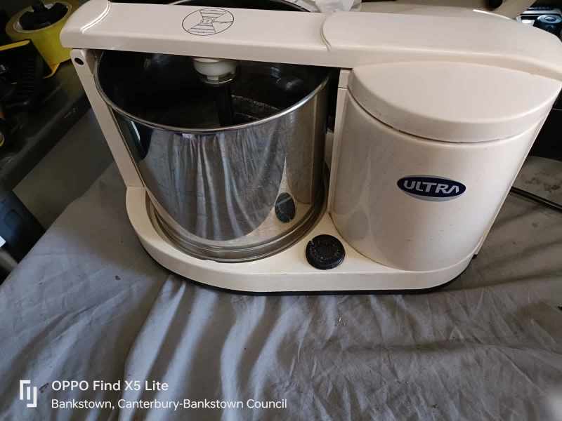 ULTRA PRESS PRIDE + DURA TABLE TOP WET GRINDER63443722646530110