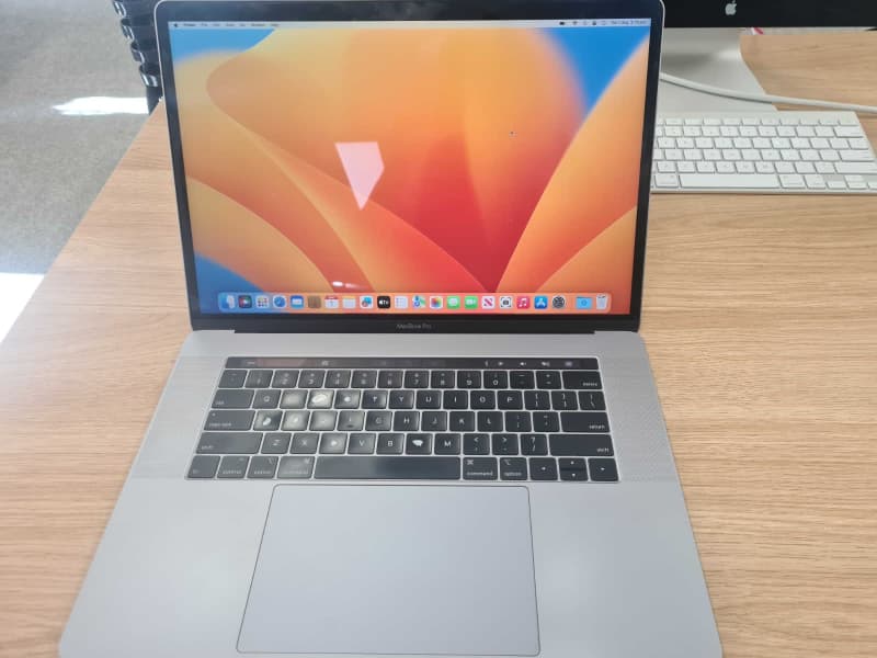 MacBook Pro 15-inch / 2019 / A1990 - Sydney
