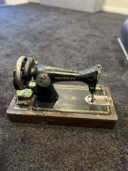 Vintage/Antique Sewing Machine  63021729875969111