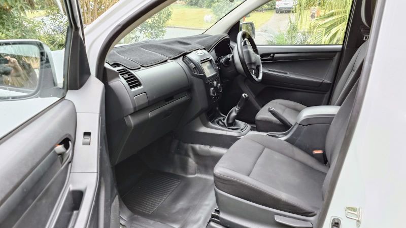 2018 ISUZU D-MAX SX (4x2) 6 SP MANUAL C/CHAS62934704274946111