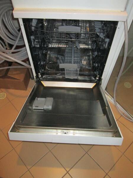 Westinghouse Dishwasher AS NEW63442770532353111