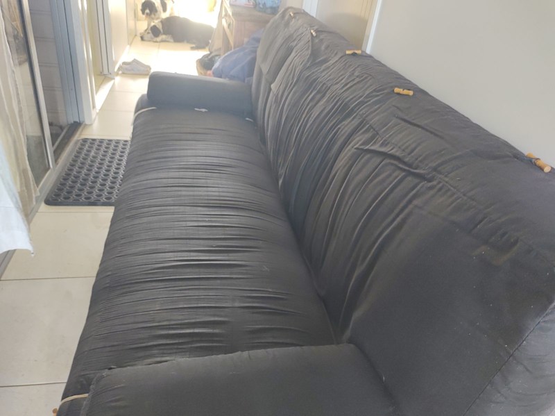FUTON LOUNGE GREAT COND. Click Clack style. Super comfy. CORINDI 245662863406648322112