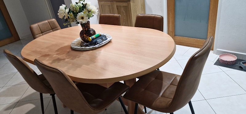 Dining Table and chairs62863380524291112