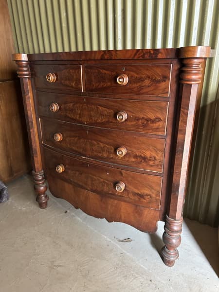 Antique dark wood chest of drawers628633816903701122