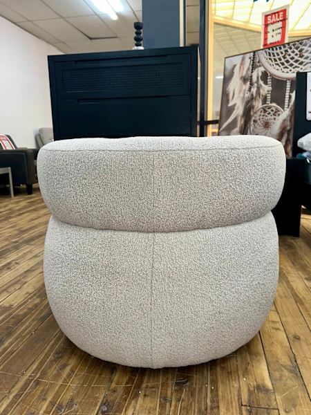 Fremantle Swivel Chair62863375775362112