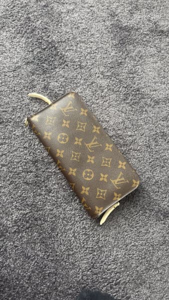 LOUIS VUITTON M42616 ZIPPY WALLET MONOGRAM AUTHENTIC