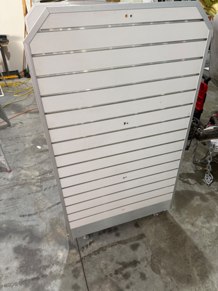 Slatwall Stand on castors62866849328385111