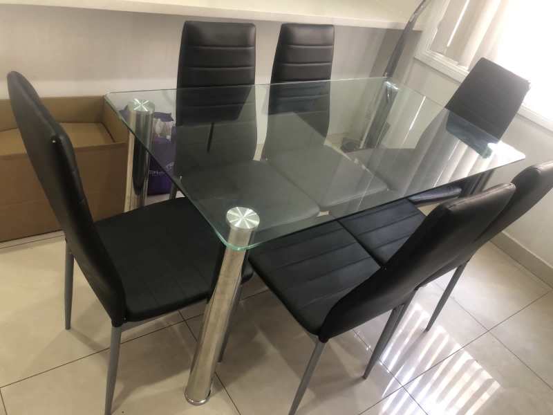 gumtree glass dining table and chairs