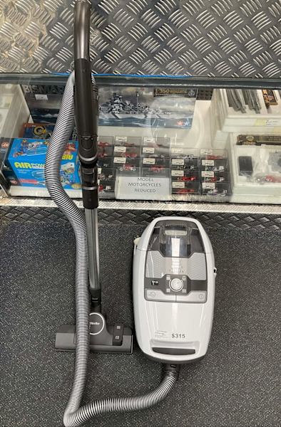 MIELE BLIZARD CX1 VACUUM CLEANER 630133492677131117