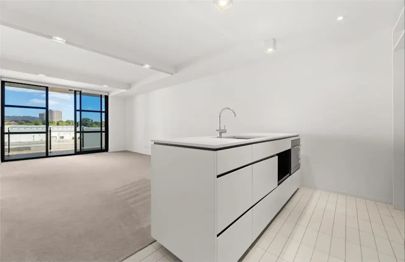 Stylish Waterfront Living in Kingston!63437626227714112