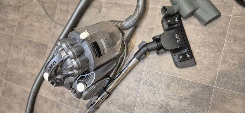 Dyson DC08 Bagless Vacuum Cleaner 63444075163139110