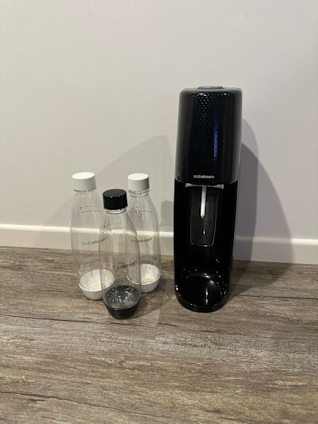 SodaStream with 3 bottles630177648472341129