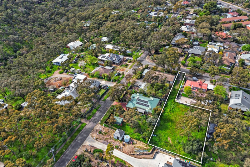 Secluded 1200m2 allotment nestled in a picturesque Hills setting.62885373979522113