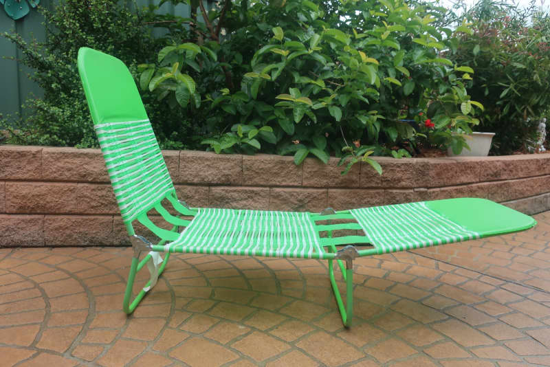 plastic fold up lounge chair