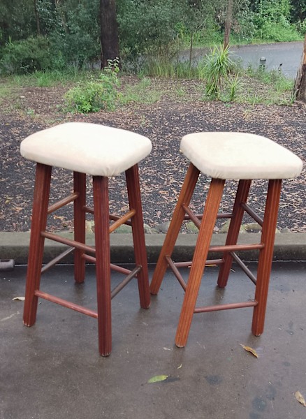 Vintage Wooden Stools628634109062431126