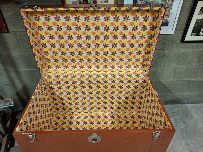 Metal storage trunk62863380677377112