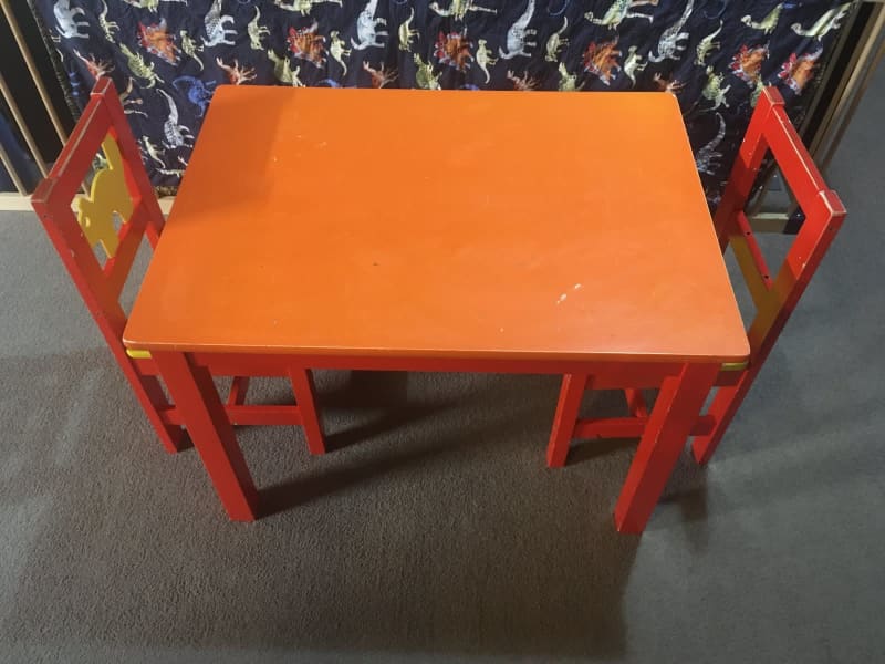 gumtree childrens table and chairs