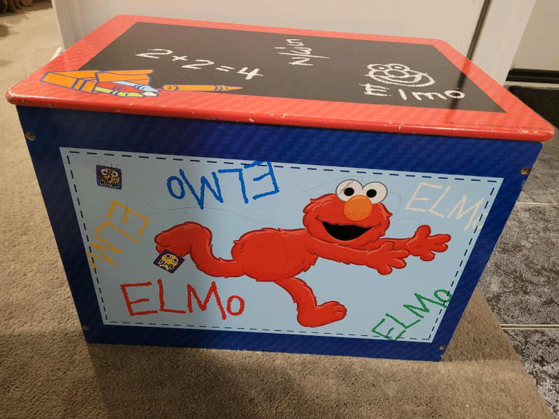 elmo toy chest