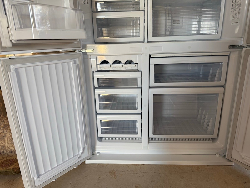 Mitsubishi French Door Refrigerator and Freezer63442657450882114