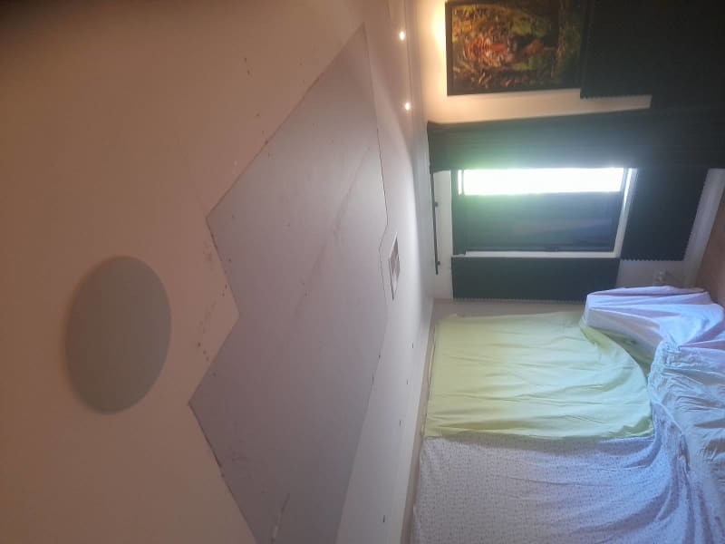 Damaged ceilings and wall repairer /gyprock specialist62863418436097113