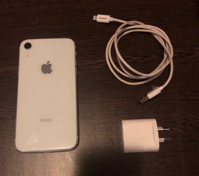 Apple iPhone XR - 64GB - White (Unlocked) A2105 (GSM) (AU Stock