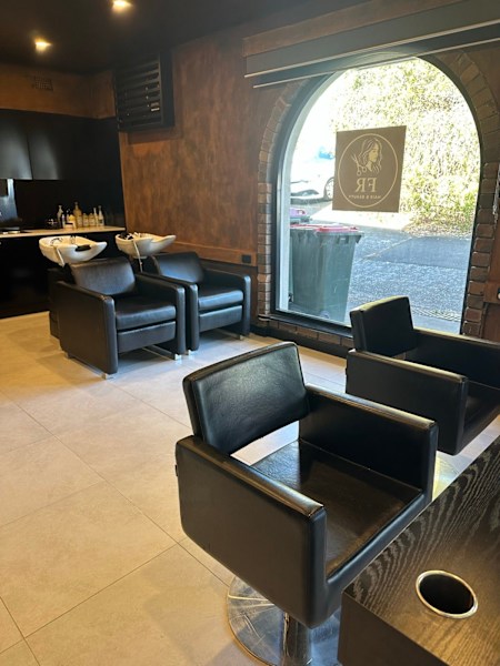 Rent chair in hairsalon63008424152577110