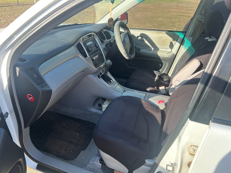 2006 TOYOTA KLUGER CVX (4x4) 5 SP AUTOMATIC$ 4D WAGON $8,500 negotiabl62936656083201113