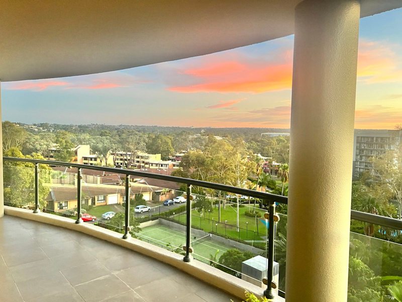Sunny Spacious Room with Magnificent Views in Westmead 63007636862723113