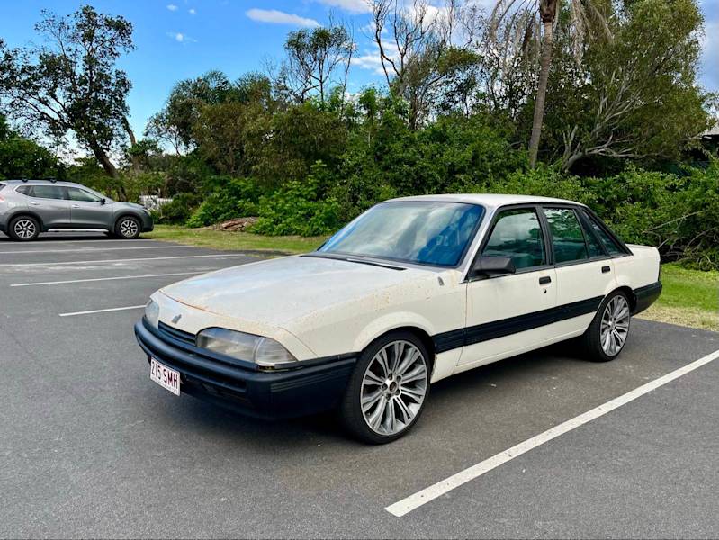 1987 VL holden Berlina  Commodore 62940490793857112