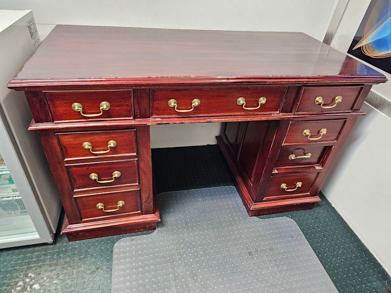 Antique mahogany desk $25062863384516993113