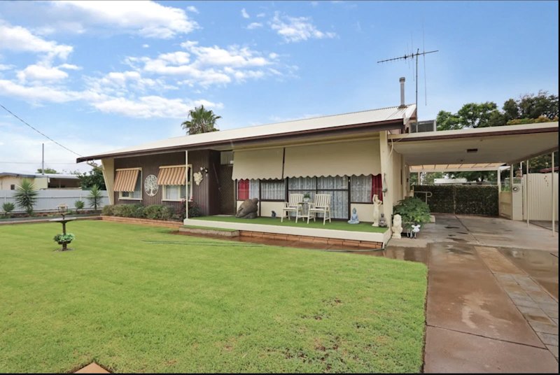 Charming Outback Gem -62931713473667110