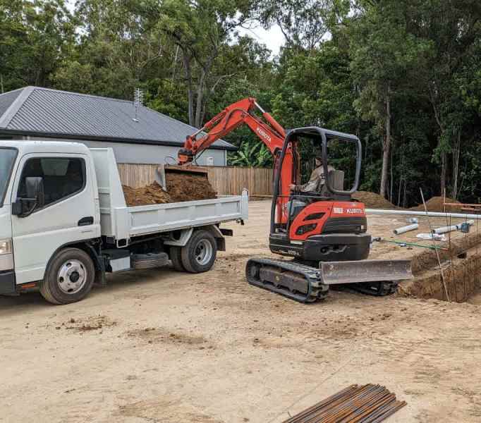 Cairns Tipper and Excavator Earthmoving Services628638428775701126