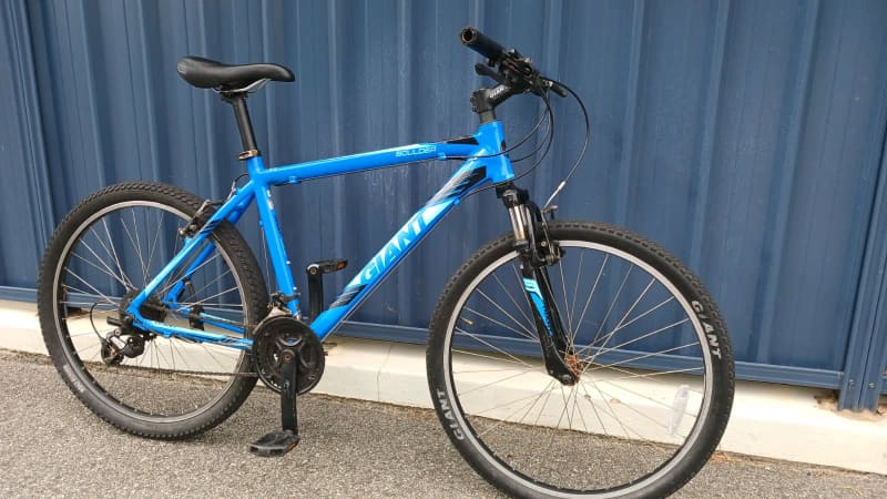 giant boulder 26 inch mountain bike