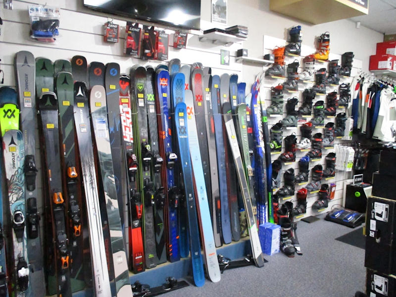 Ski & Snowboard retail and rental shop63438933742593114
