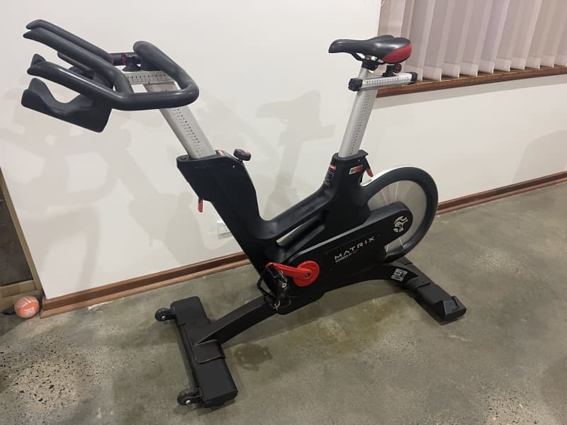 ic5 flywheel spin bike