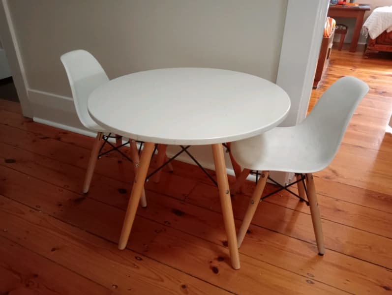 gumtree childrens table and chairs