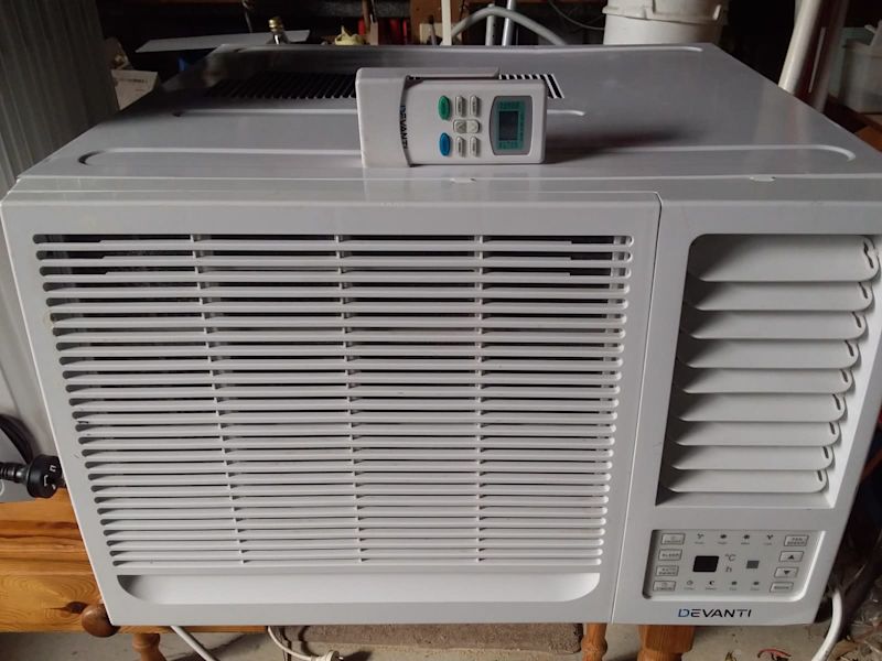 Air Conditioner Devanti 2.7KW runs like new VGC (very Quiet)630164838997791115