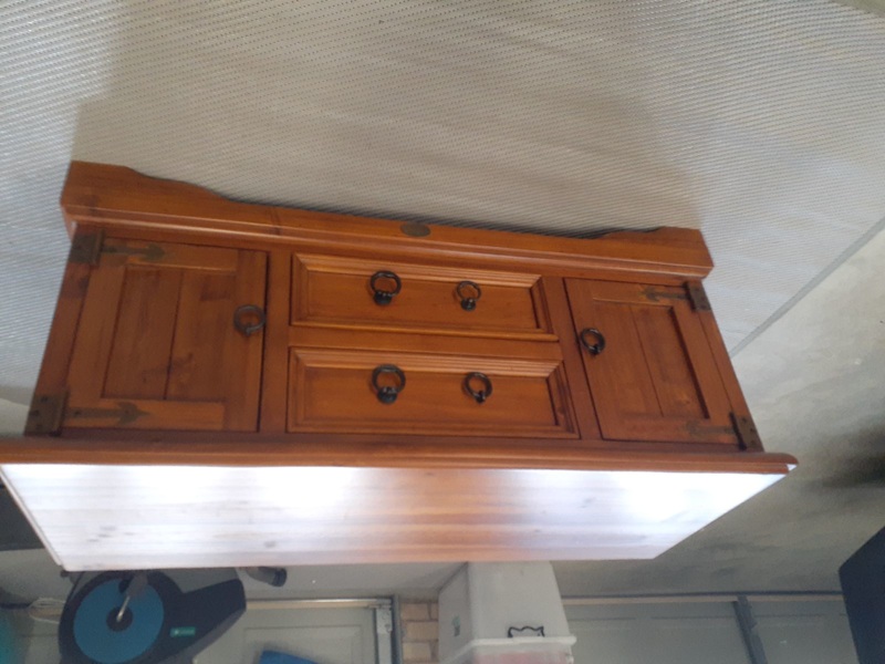 Small timber TV cabinet628633812313611119