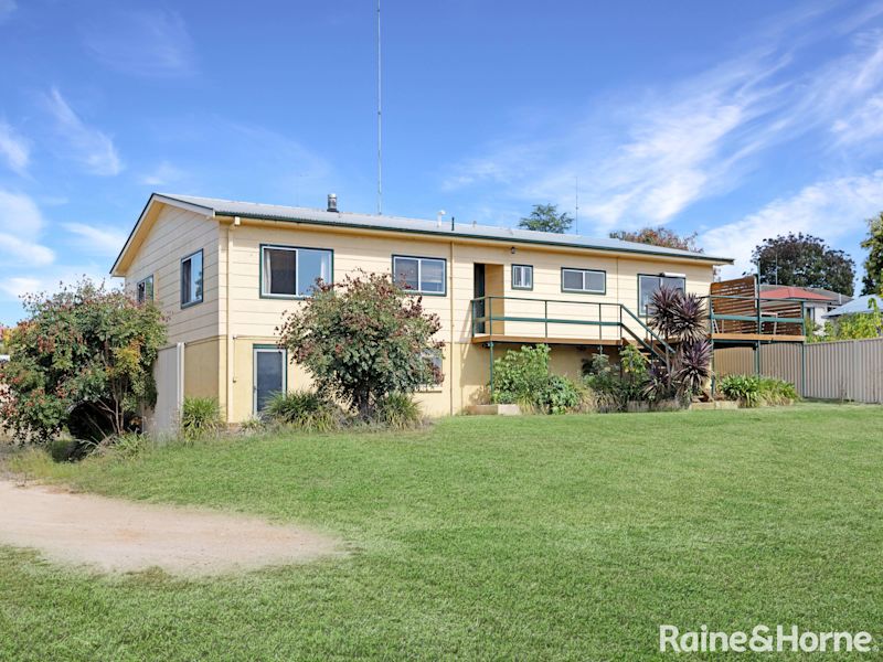 SPACIOUS HOME ON OVER 3,200M² WITH DEVELOPMENT POTENTIAL62930689895169116