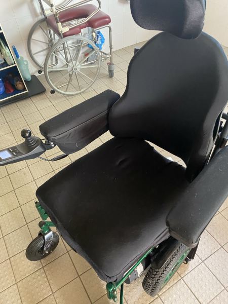 Electric wheelchair as new62864722869889111