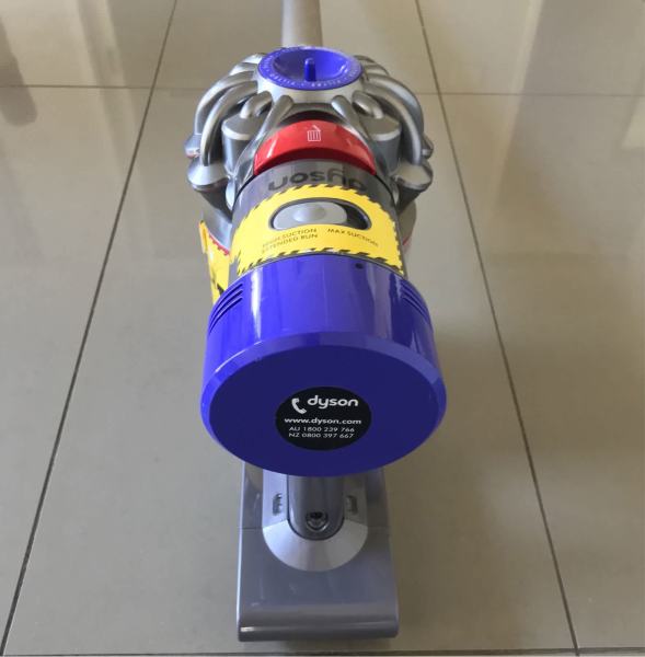 DYSON V8 ANIMAL CORDFREE VACUUM CLEANER IN AS NEW CONDITION.63612128780034112