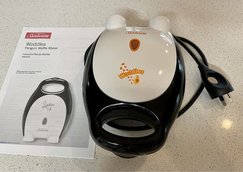 sunbeam woddles penguin waffle maker