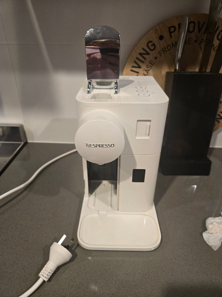 Used Nespresso Lattissima One coffee machine630221789306911120