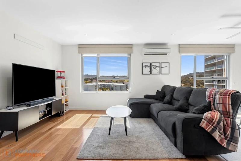 Stylish corner apartment with outstanding views towards Red Hill62929678024961111