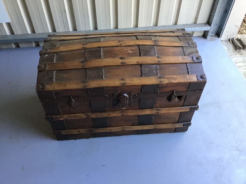 steamer trunk tin, Large Antique Steamer Trunk Coffee Table Flat Top  Slatted Wood and