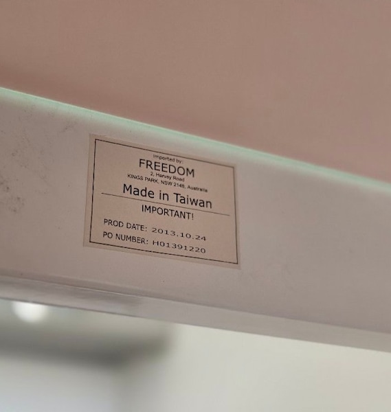 Freedom White Frosted Glass Desk62863408471426112