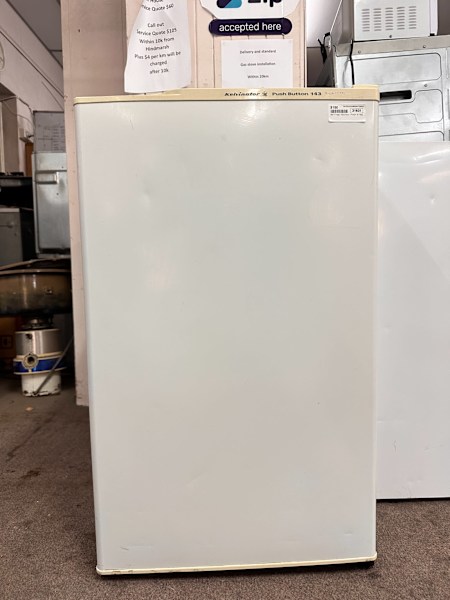 Kelvinator Bar Fridge 140L, 6 months warranty (stk no: 31601 F)630173214223371122