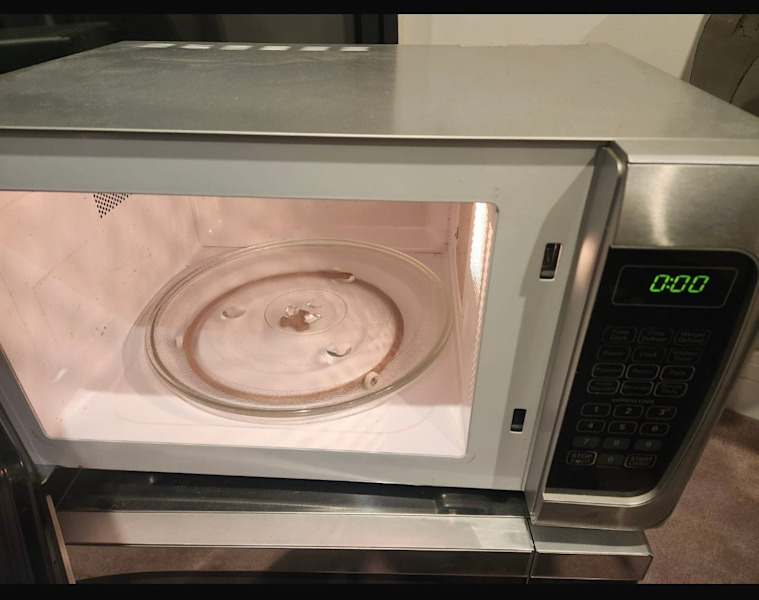 MOVING SALE QVA 25l Microwave 63016487193346112