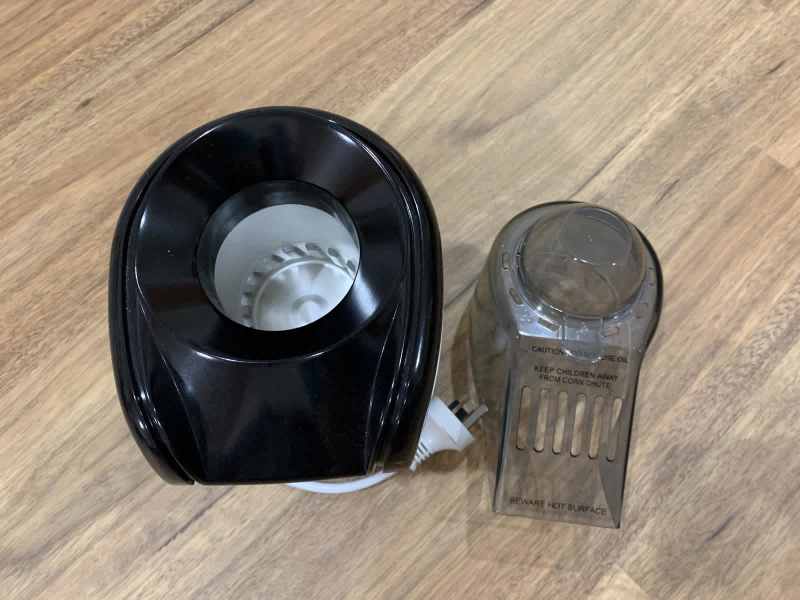 Chief brand popcorn popper/maker in excellent condition 63443663228674111