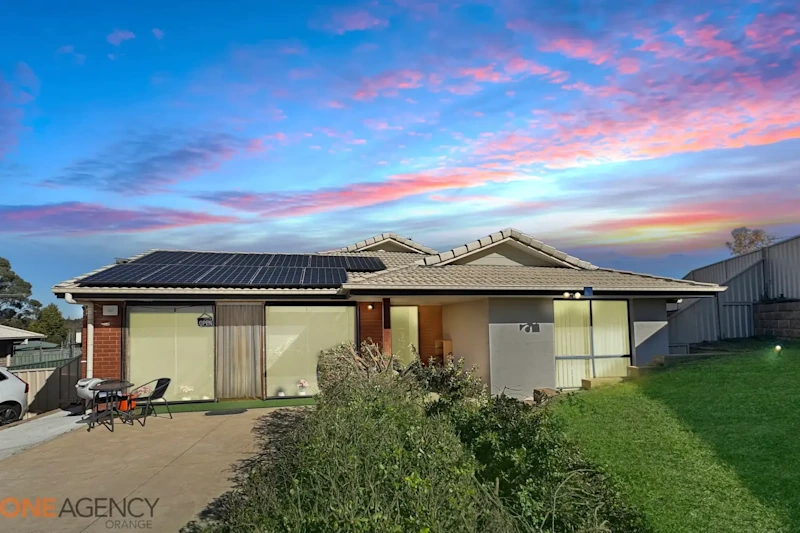 Versatile 4-Bedroom Home with Established Salon in Quiet Location629306895435531111